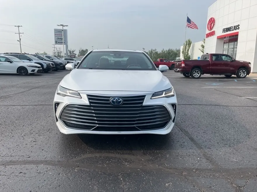 2019 Toyota Avalon Hybrid XLE XSE Limited photo 1