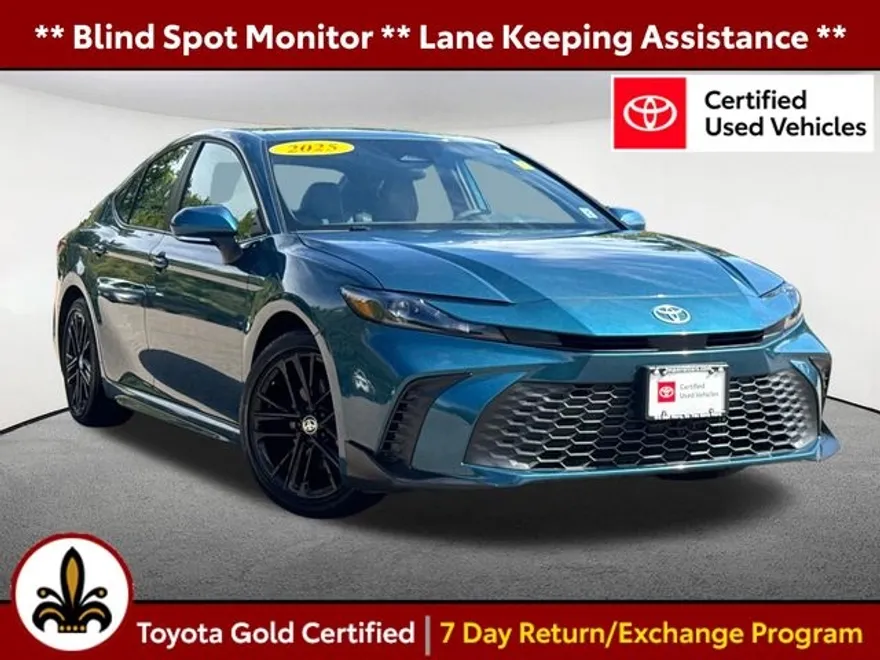 2025 Toyota Camry SE photo 1