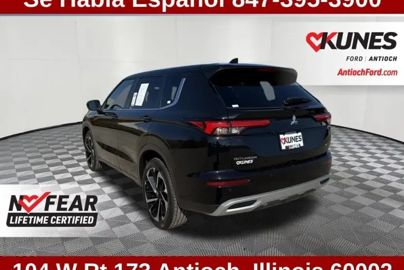 2024 Mitsubishi Outlander SE photo 1