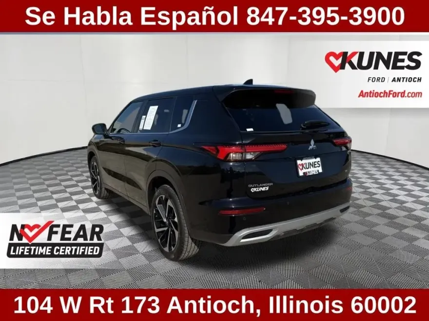2024 Mitsubishi Outlander SE photo 1