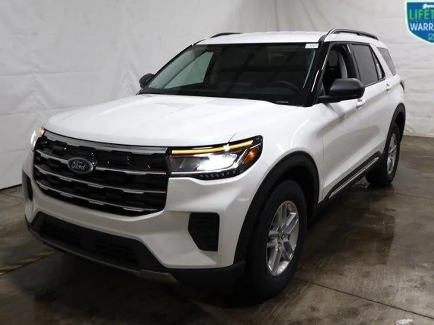 2025 Ford Explorer photo 1
