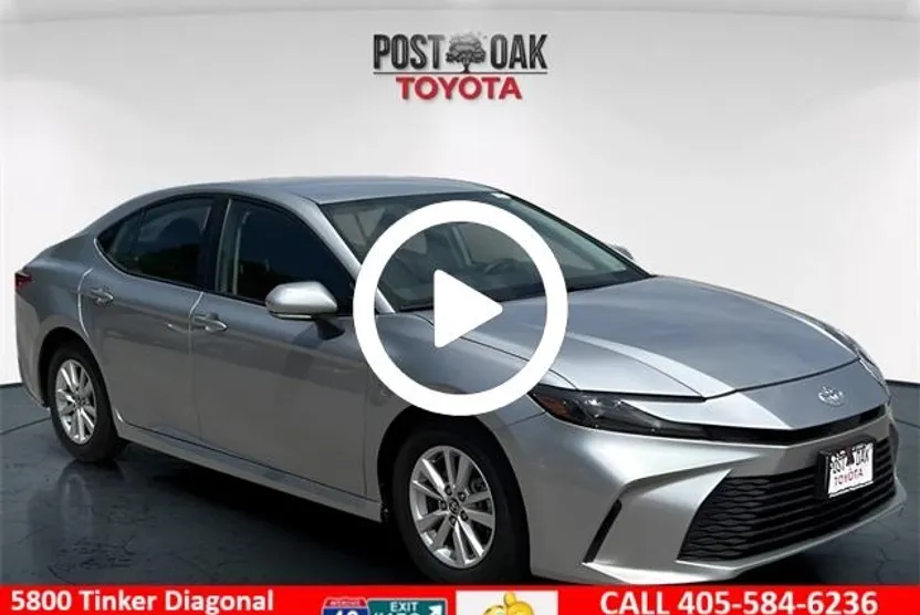 2025 Toyota Camry SE photo 1