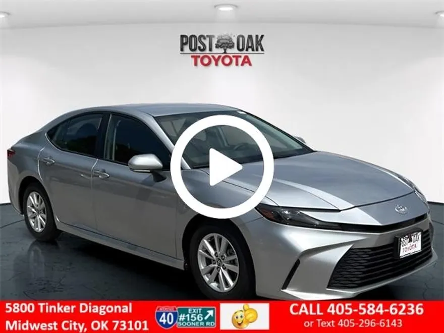 2025 Toyota Camry SE photo 1