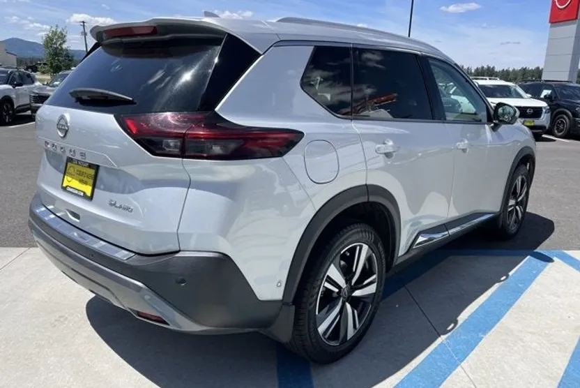 2022 Nissan Rogue SL photo 1