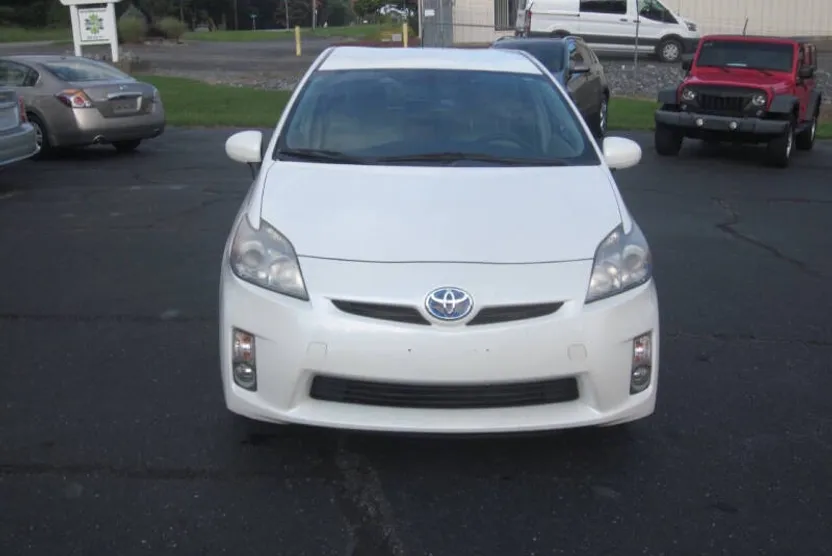 2011 Toyota Prius Four photo 1
