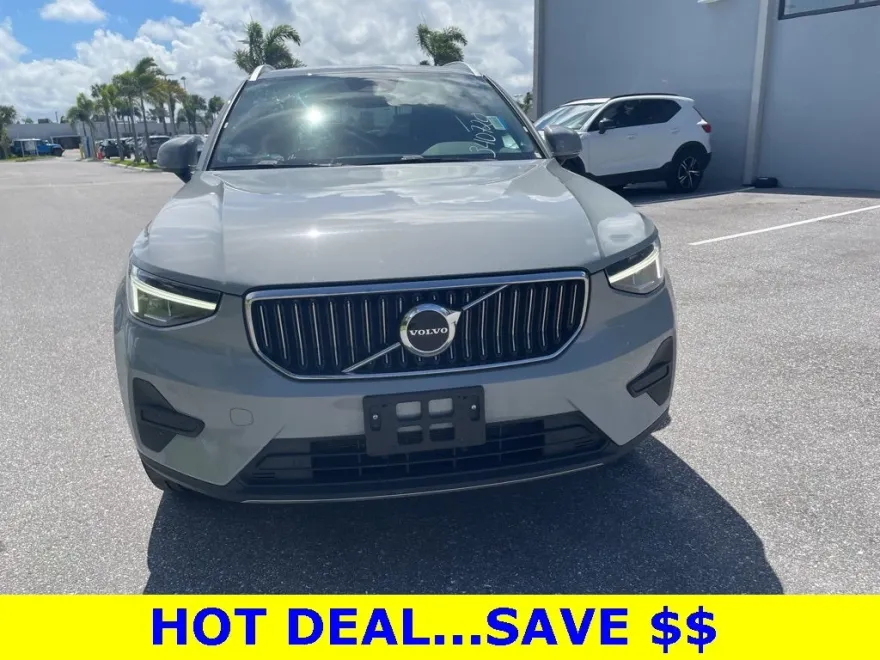 2024 Volvo XC40 Core photo 1
