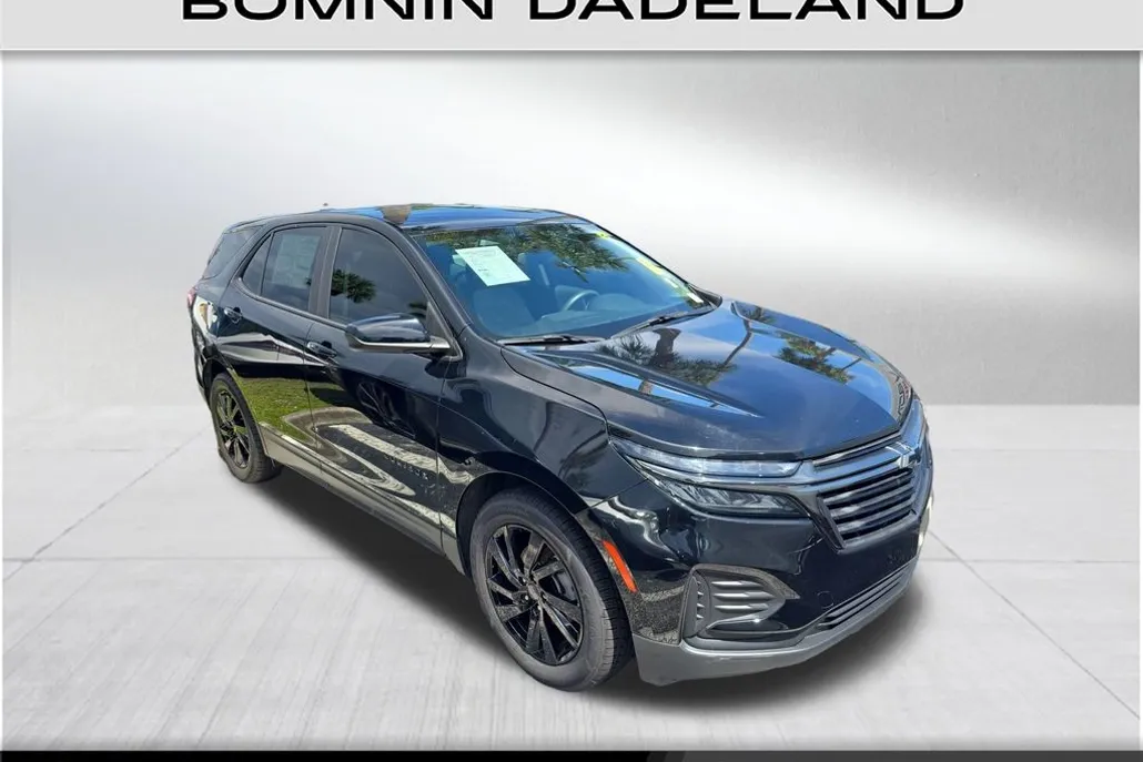 2023 Chevrolet Equinox LS photo 1