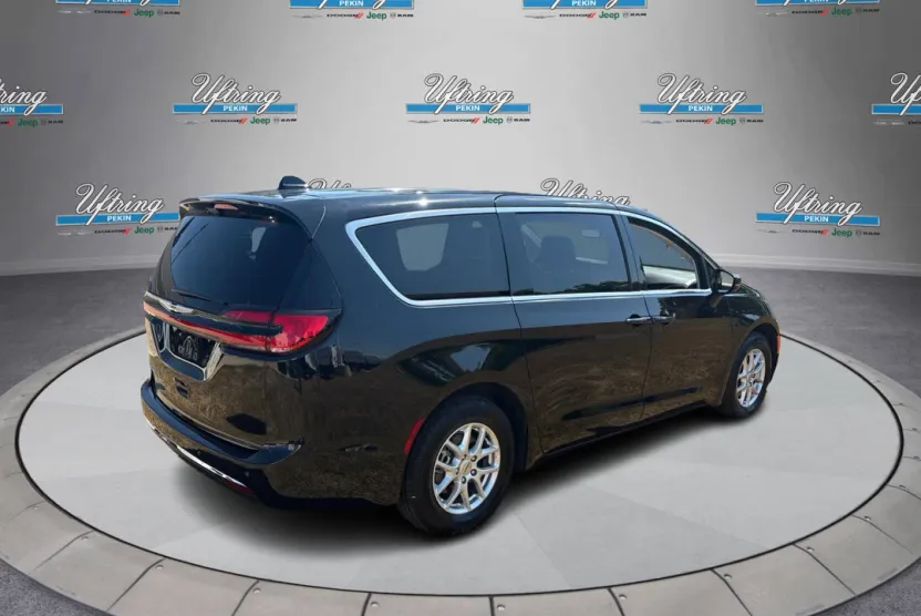 2024 Chrysler Pacifica Touring L photo 1