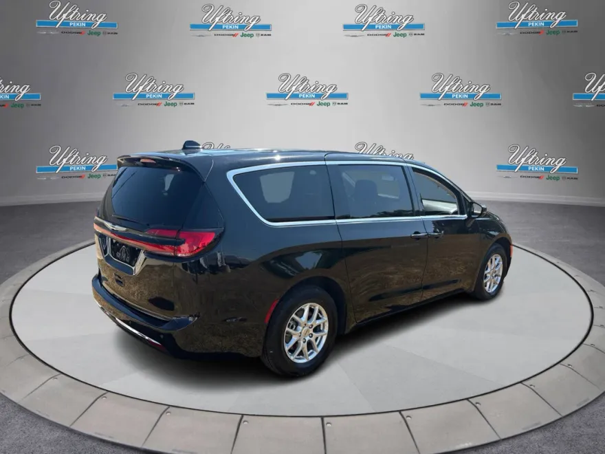 2024 Chrysler Pacifica Touring L photo 1