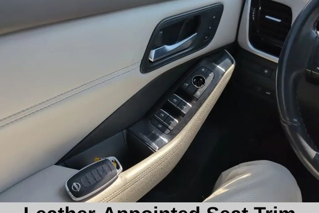 2023 Nissan Rogue SL photo 1