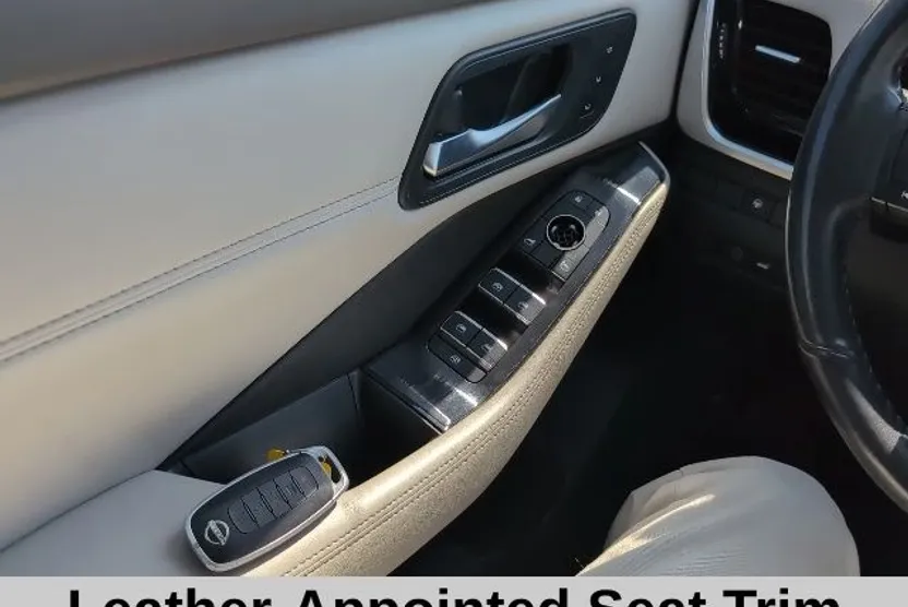 2023 Nissan Rogue SL photo 1