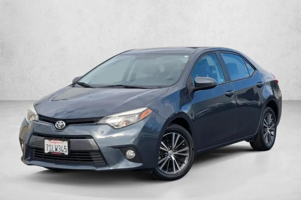 2016 Toyota Corolla LE Plus photo 1