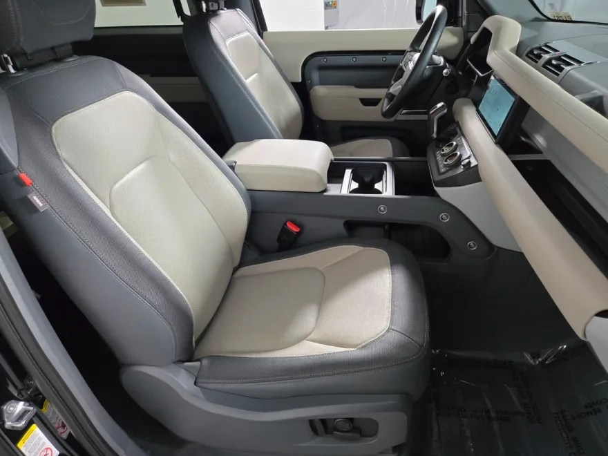 2023 Land Rover Defender 90 X-Dynamic SE photo 1