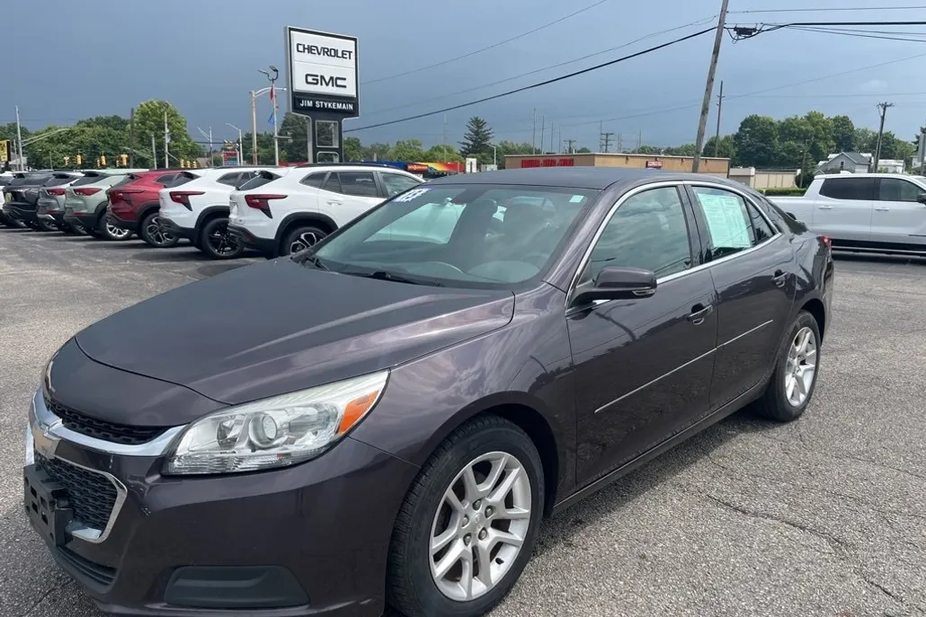 2015 Chevrolet Malibu 1LT photo 1