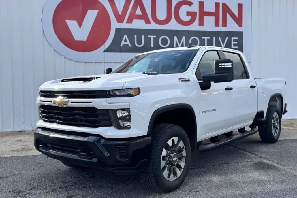 2025 Chevrolet Silverado 2500HD Custom photo 1