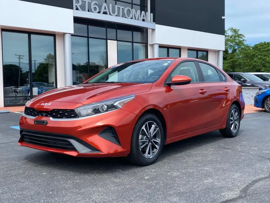 2024 Kia Forte LXS photo 1