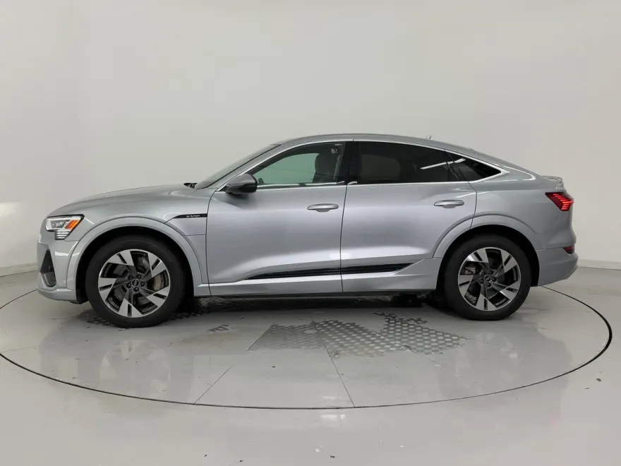 2022 Audi e-tron Sportback S line Premium photo 1