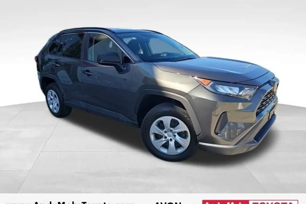 2021 Toyota RAV4 LE photo 1