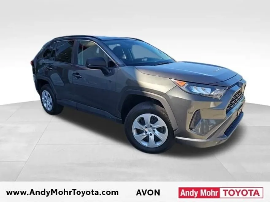 2021 Toyota RAV4 LE photo 1