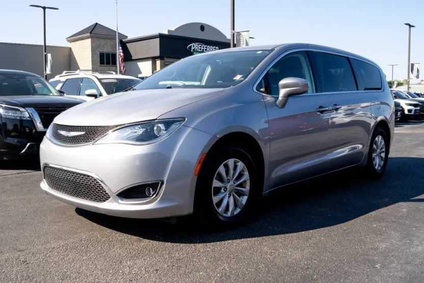 2018 Chrysler Pacifica Touring Plus photo 1