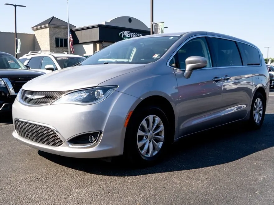 2018 Chrysler Pacifica Touring Plus photo 1
