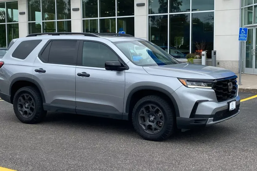 2025 Honda Pilot TrailSport photo 1
