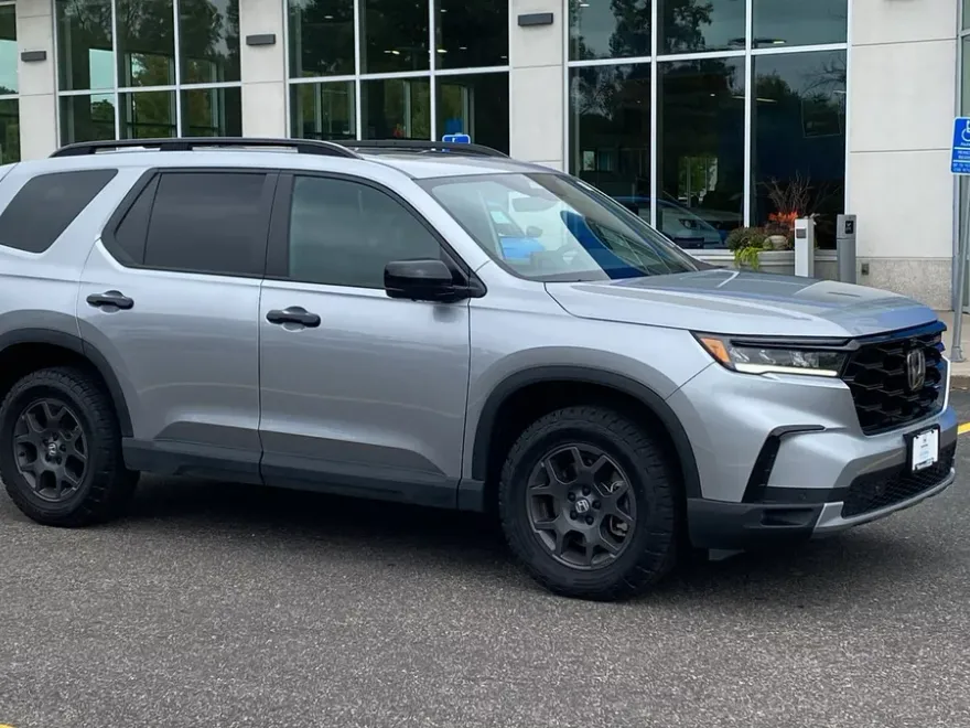 2025 Honda Pilot TrailSport photo 1