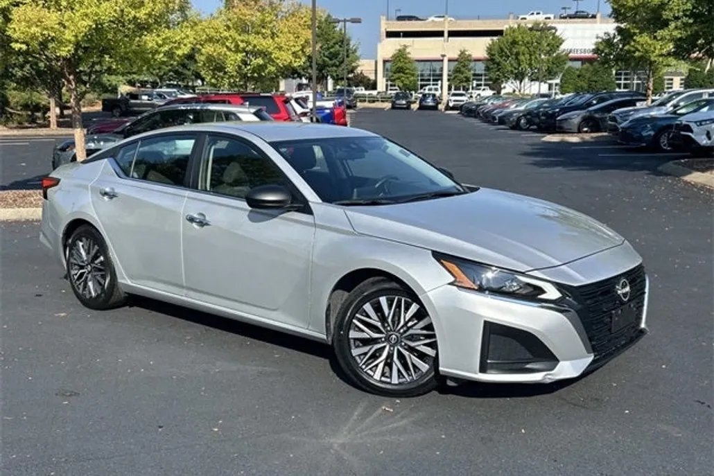 2024 Nissan Altima 2.5 SV photo 1