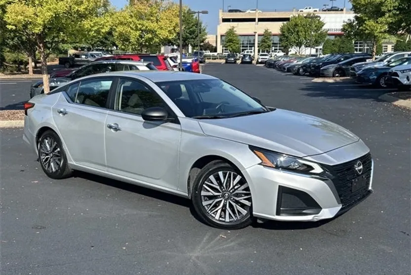 2024 Nissan Altima 2.5 SV photo 1