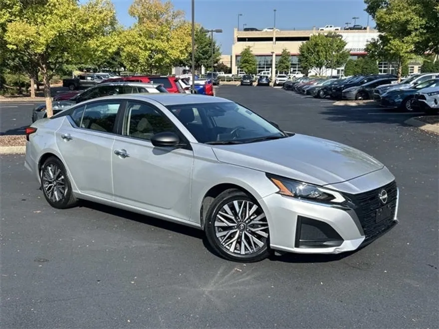 2024 Nissan Altima 2.5 SV photo 1