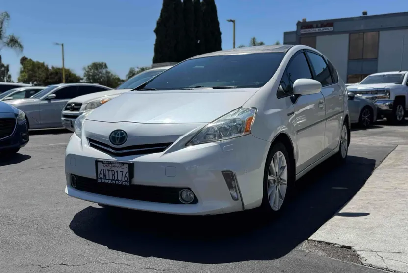 2012 Toyota Prius V Five photo 1