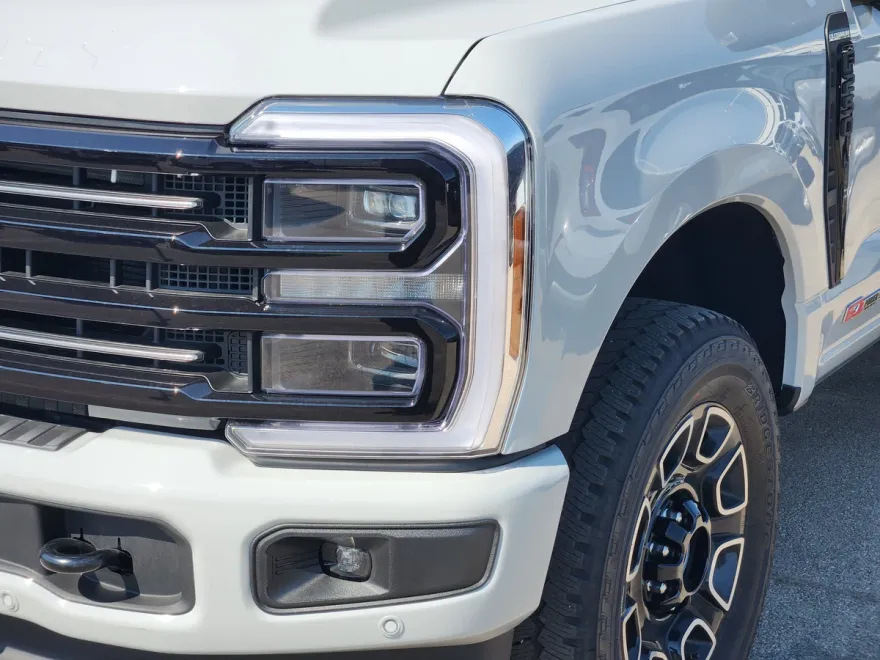 2026 Ford F-250 Platinum photo 1