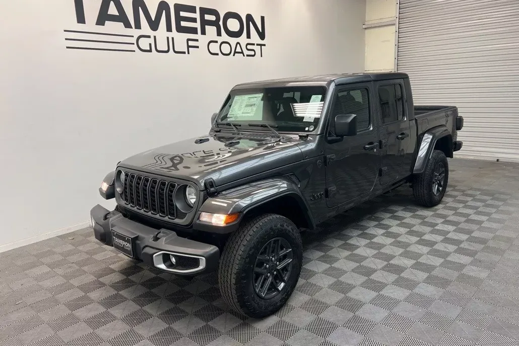 2025 Jeep Gladiator Sport S photo 1