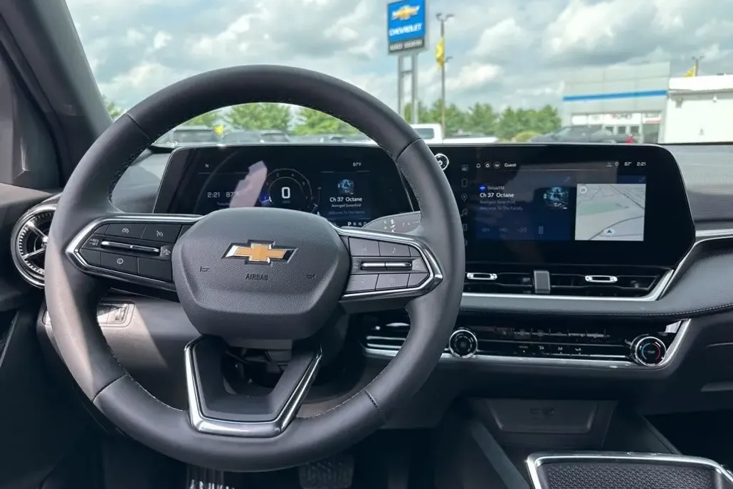 2026 Chevrolet Equinox LT photo 1