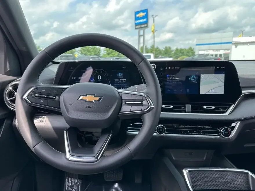 2026 Chevrolet Equinox LT photo 1