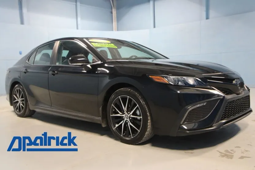 2023 Toyota Camry SE photo 1