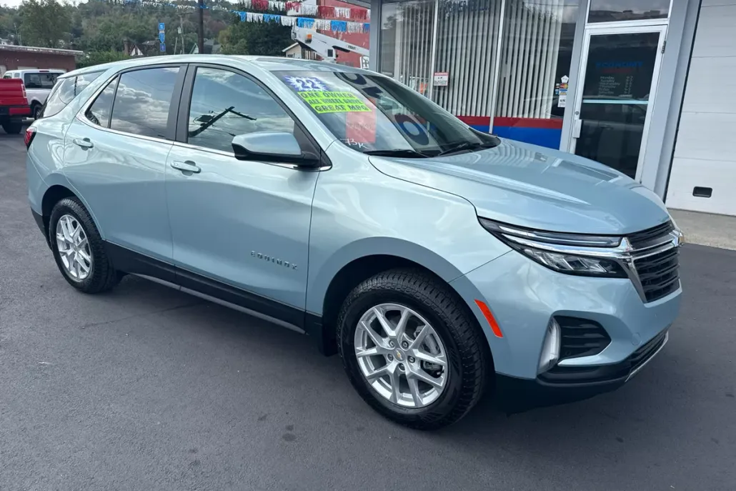2022 Chevrolet Equinox LT photo 1