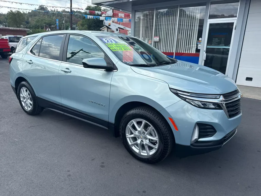 2022 Chevrolet Equinox LT photo 1