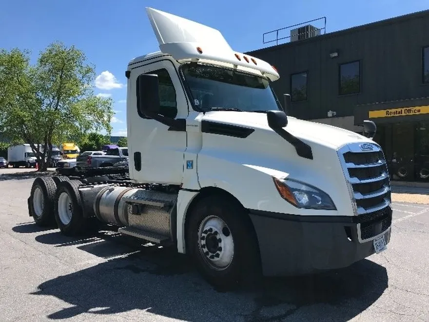 2018 Freightliner Cascadia 126" Day cab photo 1