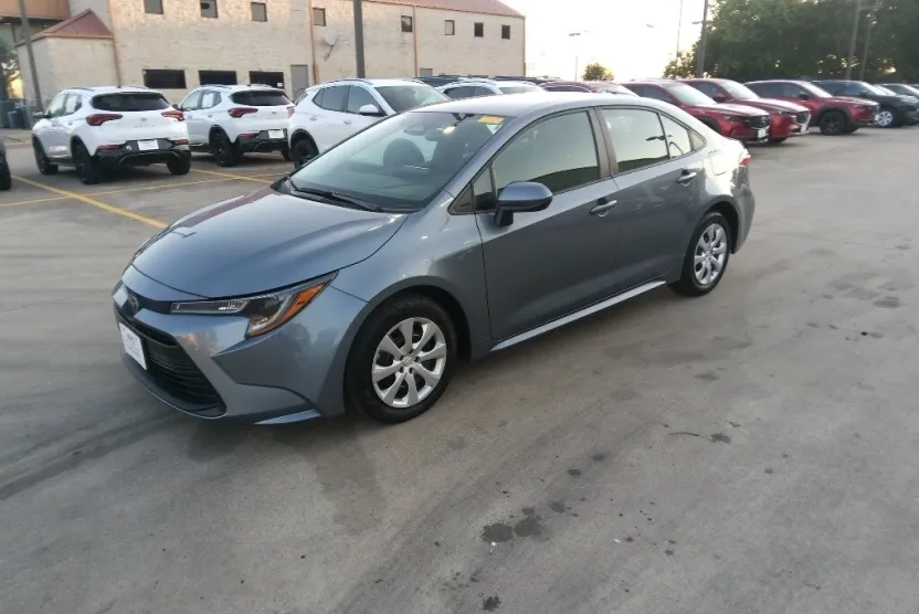 2024 Toyota Corolla LE photo 1