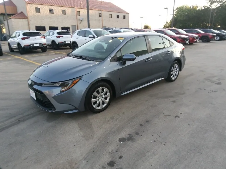 2024 Toyota Corolla LE photo 1