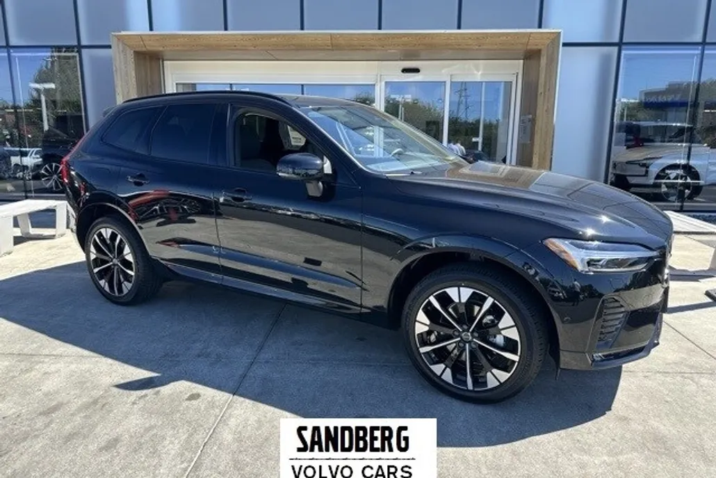 2026 Volvo XC60 B5 photo 1