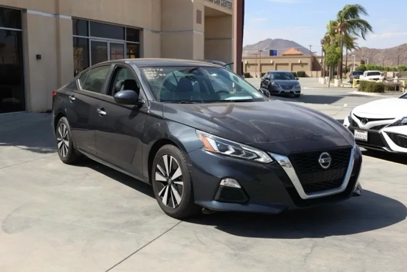 2022 Nissan Altima 2.5 SV photo 1