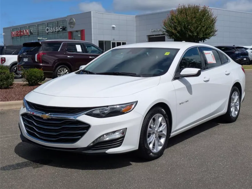 2023 Chevrolet Malibu 1LT photo 1