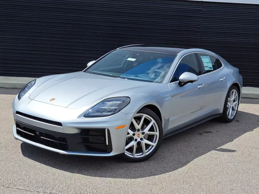 2025 Porsche Panamera 4 photo 1