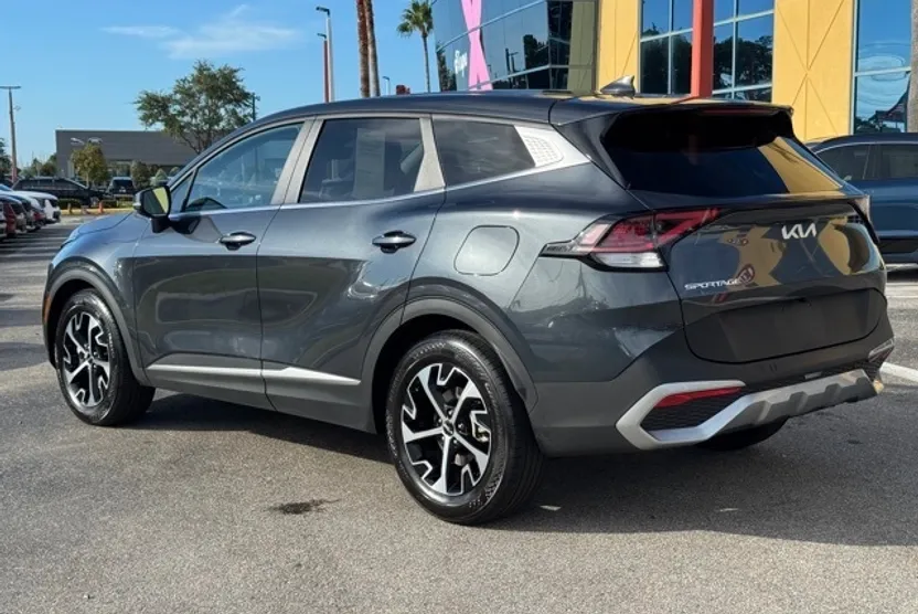 2023 Kia Sportage EX photo 1