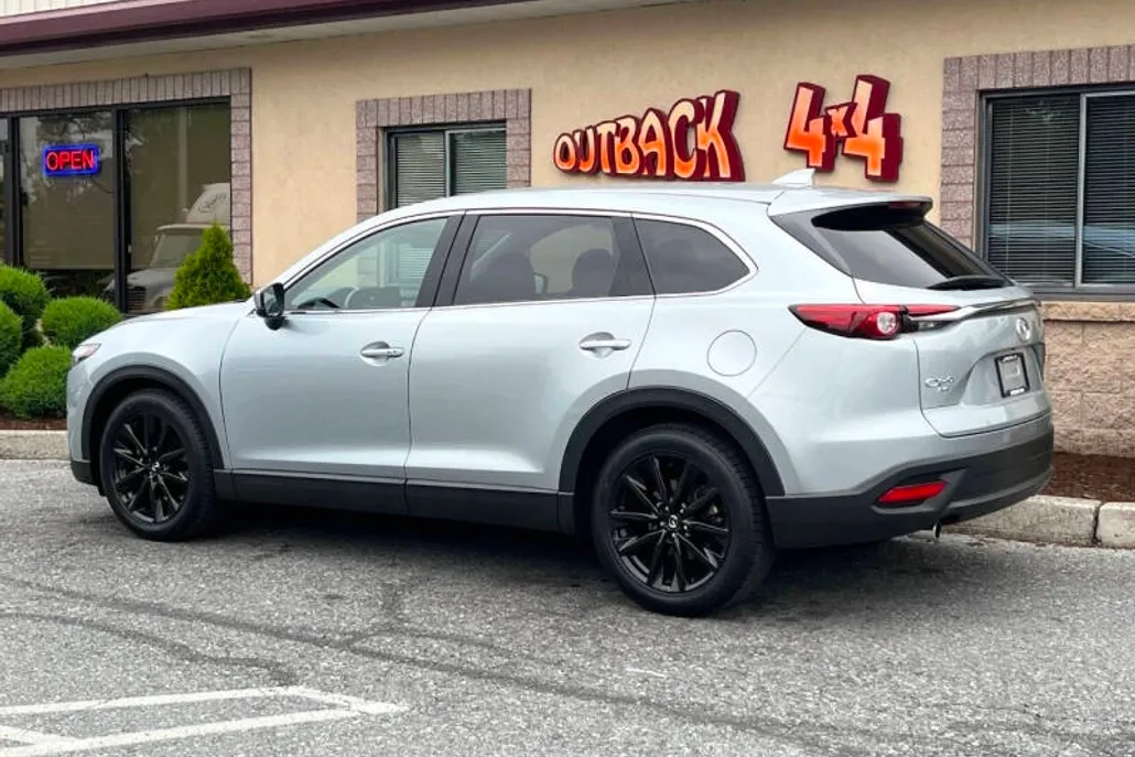 2023 Mazda CX-9 Touring photo 1