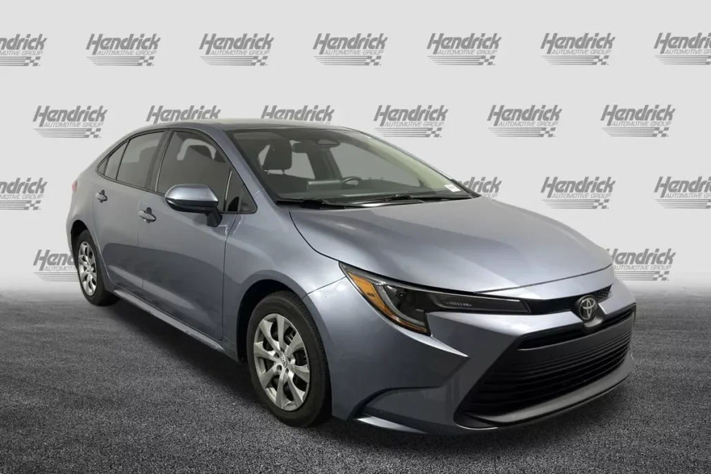 2024 Toyota Corolla LE photo 1