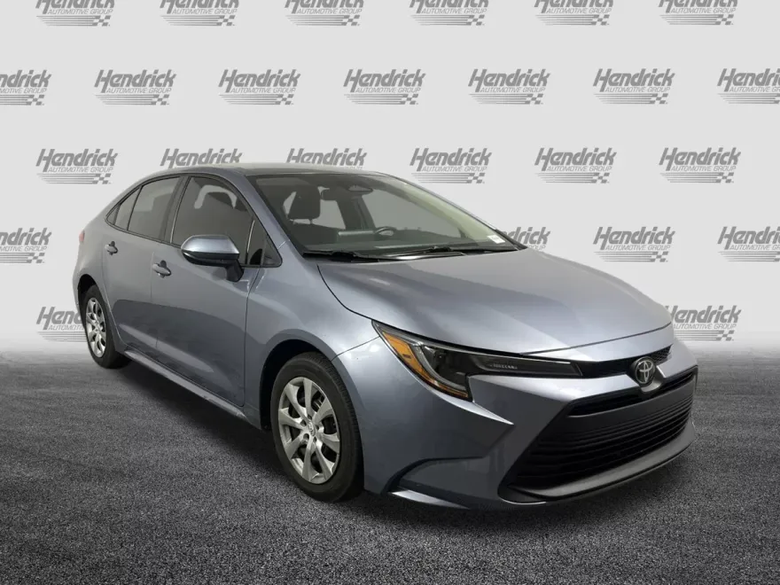 2024 Toyota Corolla LE photo 1