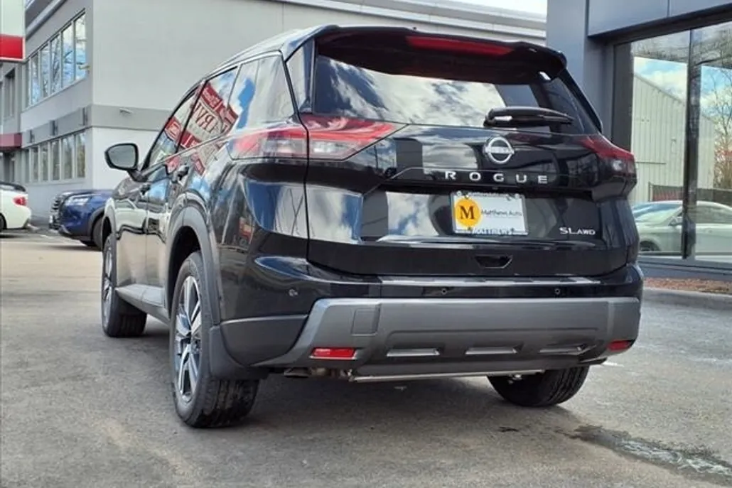 2025 Nissan Rogue SL photo 1